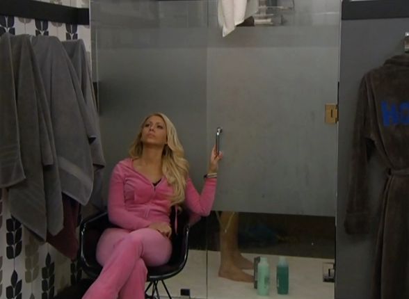 bb15-bblf-20130906-1745-gm-mcc-shower Big Big Brother